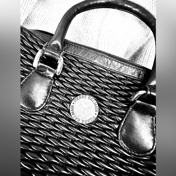 đź’‹đź’‹ Textured Handbag Not So Basic Black ;) - Picture 10 of 12